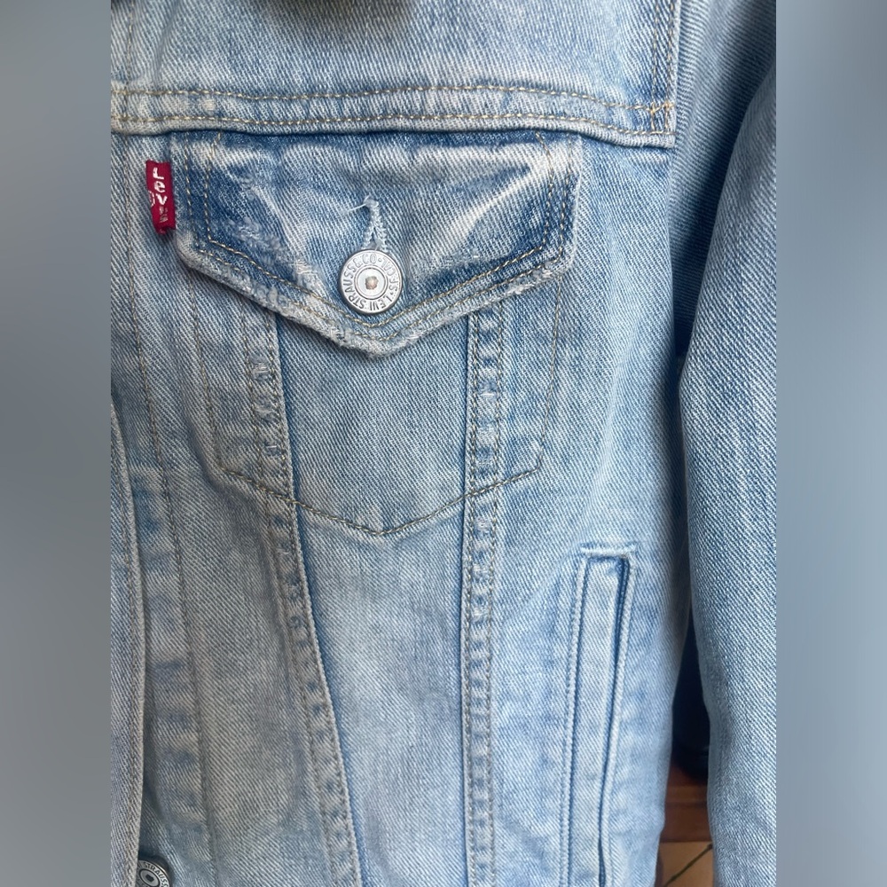 Levi cropped denim jacket, light wash- size S - Picture 3 of 12